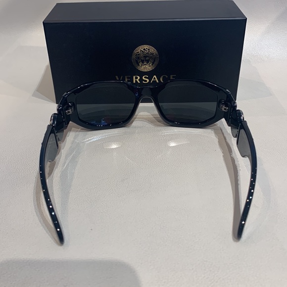 New Authentic Unisex Versace Sunglasses - Picture 13 of 14